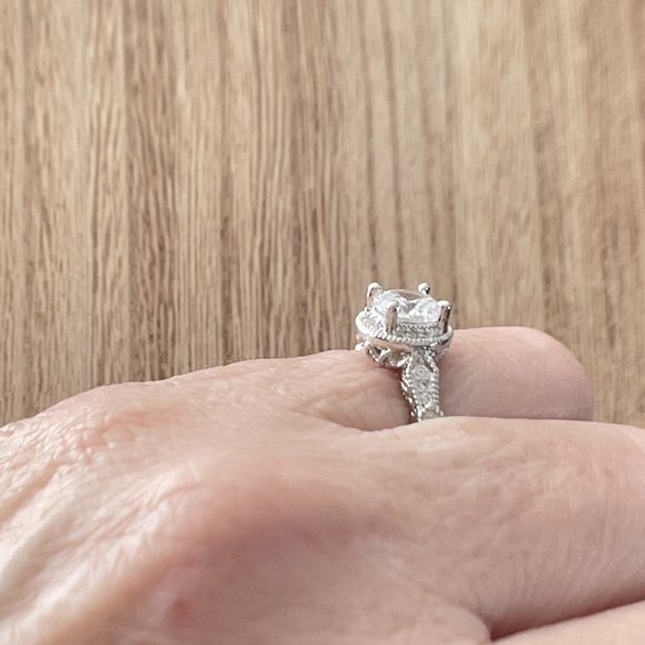 Round White Zircon Vintage Halo Ring - 18K Platinum Plated - Picture 5 of 5